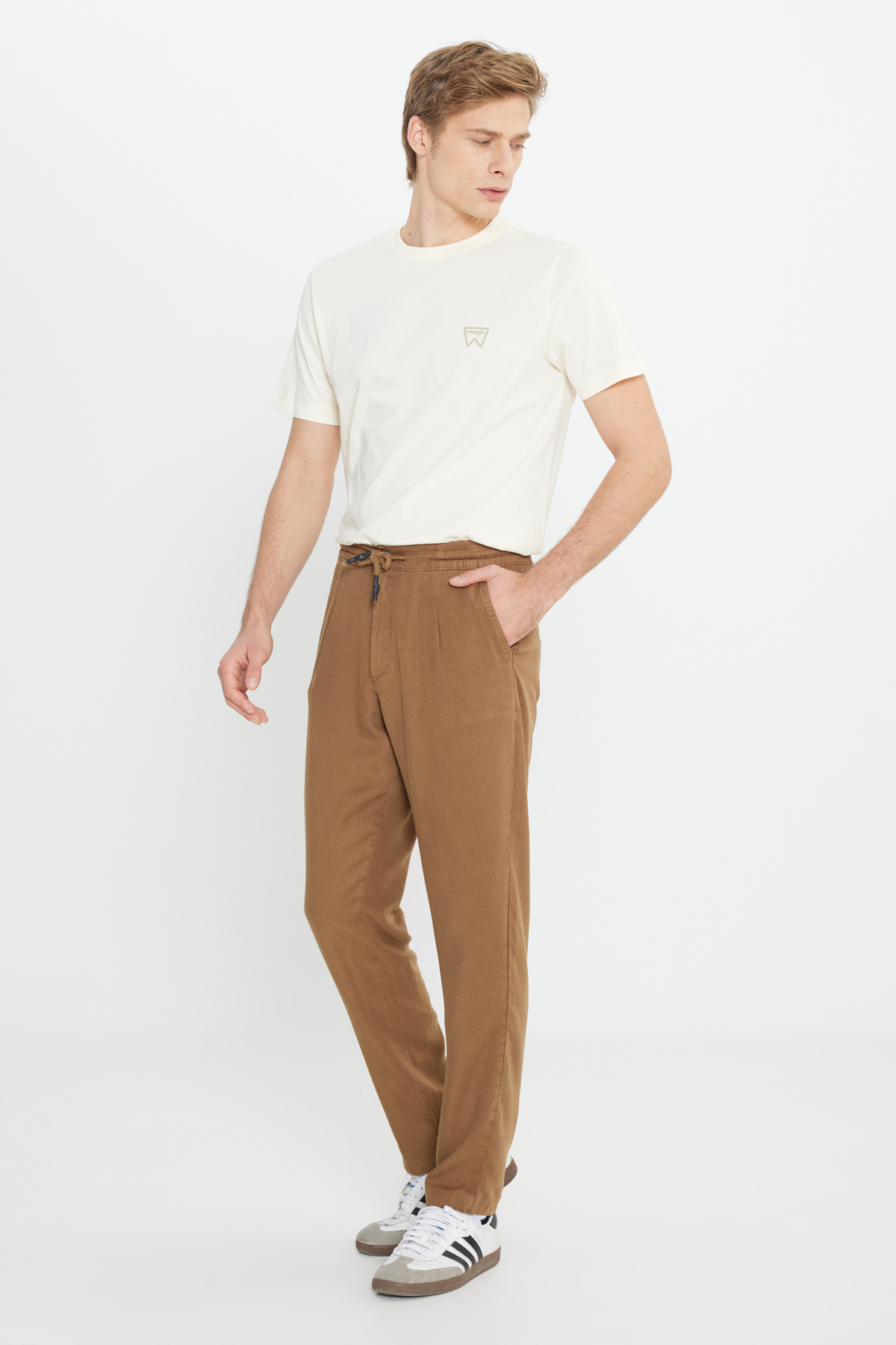 Regular Fit Normal Kesim Normal Bel Düz Paça Chino Pantolon Wrangler Translation missing: ar.content.product_image_main