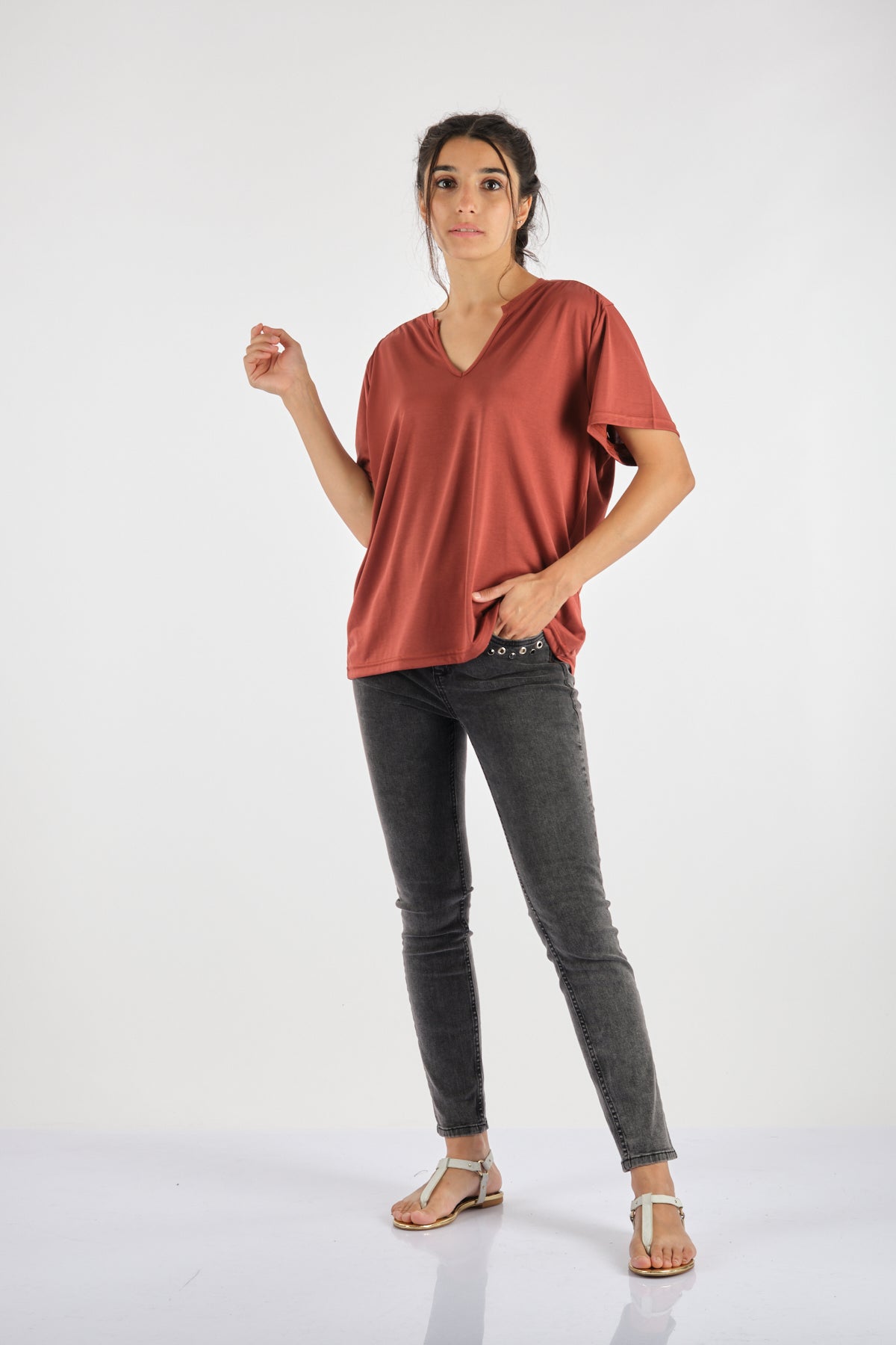 Garmenty Oversize V Yaka Kısa Kol Minimalist Kadın T-Shirt - Günlük Şıklık Translation missing: tr.content.product_image_main