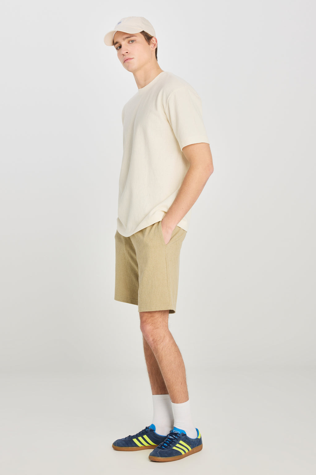 Relaxed Fit Geniş Kesim Bisiklet Yaka Pamuklu Kırık Beyaz T-Shirt L2510271102