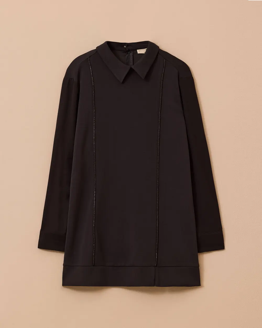 سويت شيرت بتفاصيل مخططة عند ياقة القميص