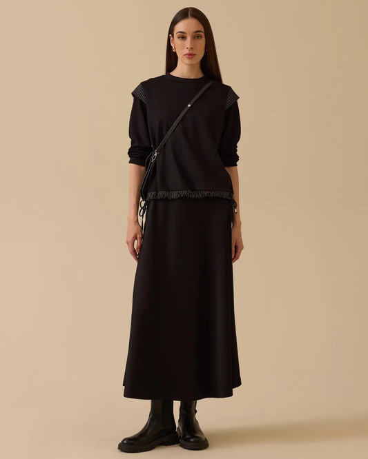 سويت شيرت برباط وتفاصيل مخططة