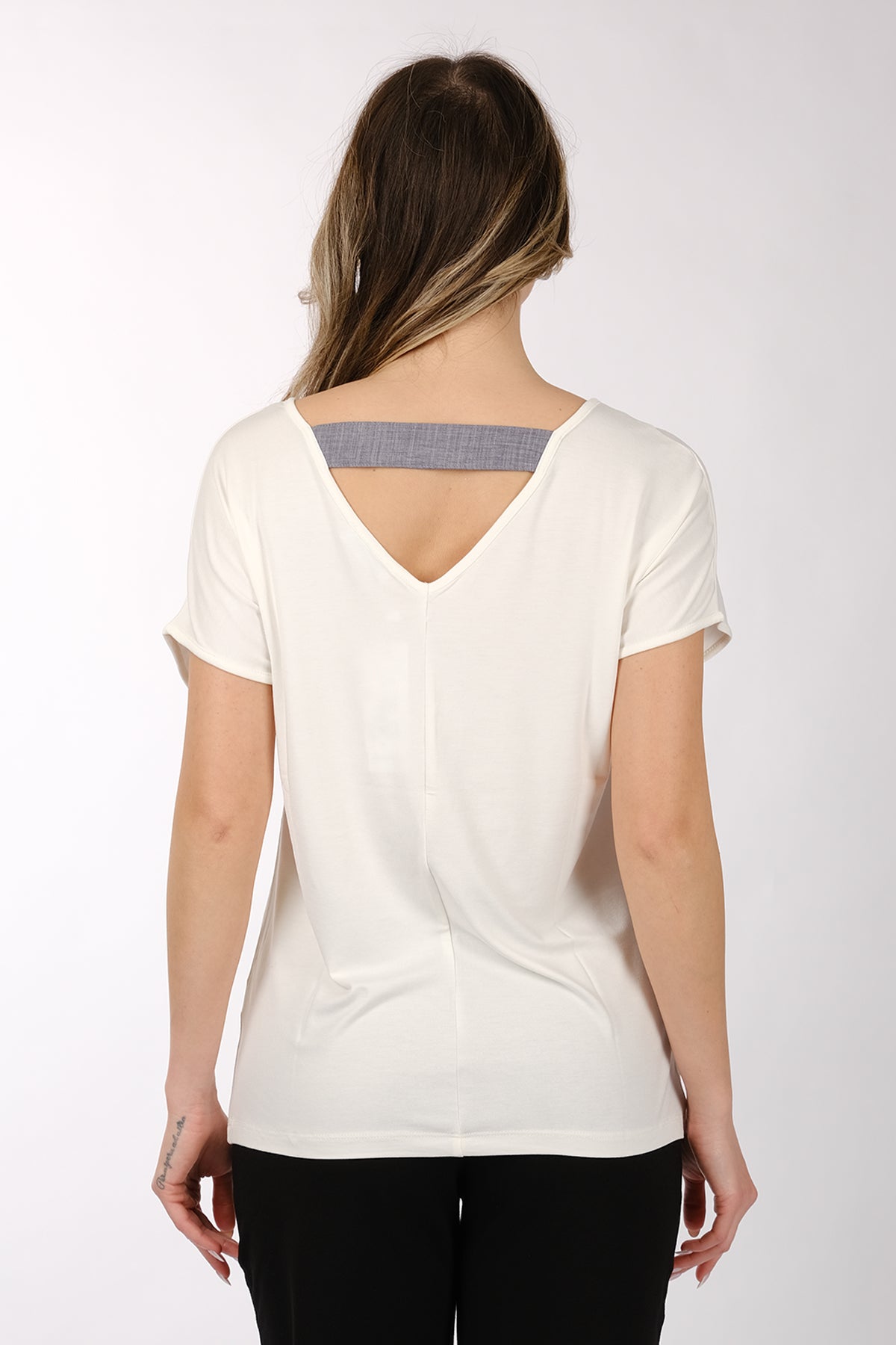 Daıdo Minimalist Oversize V Yaka Kadın Tişört - Günlük Şıklık