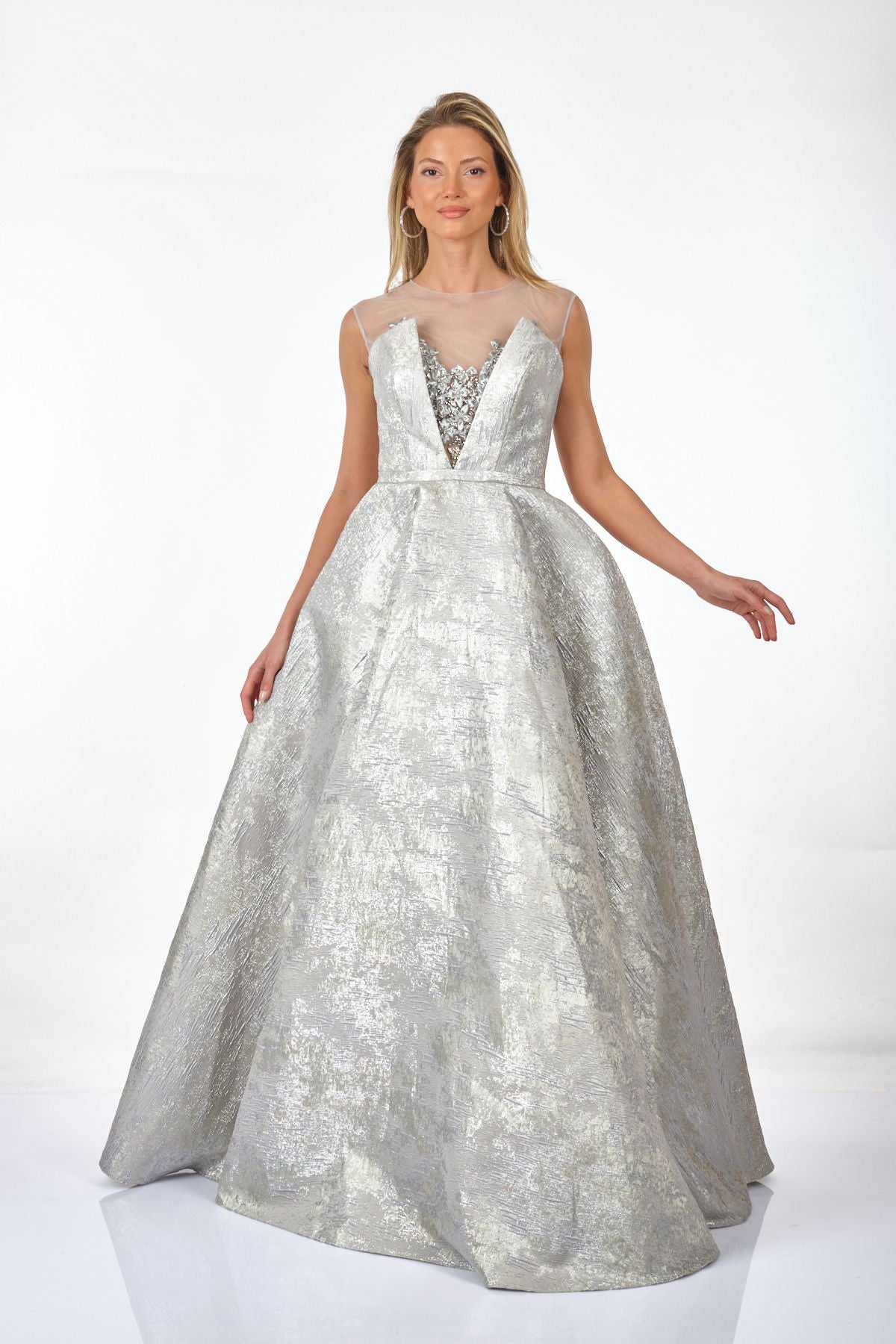 Tiara Metalik Abiye Elbise - Kolsuz Maxi, V Yaka, Özel Günler İçin Translation missing: tr.content.product_image_main