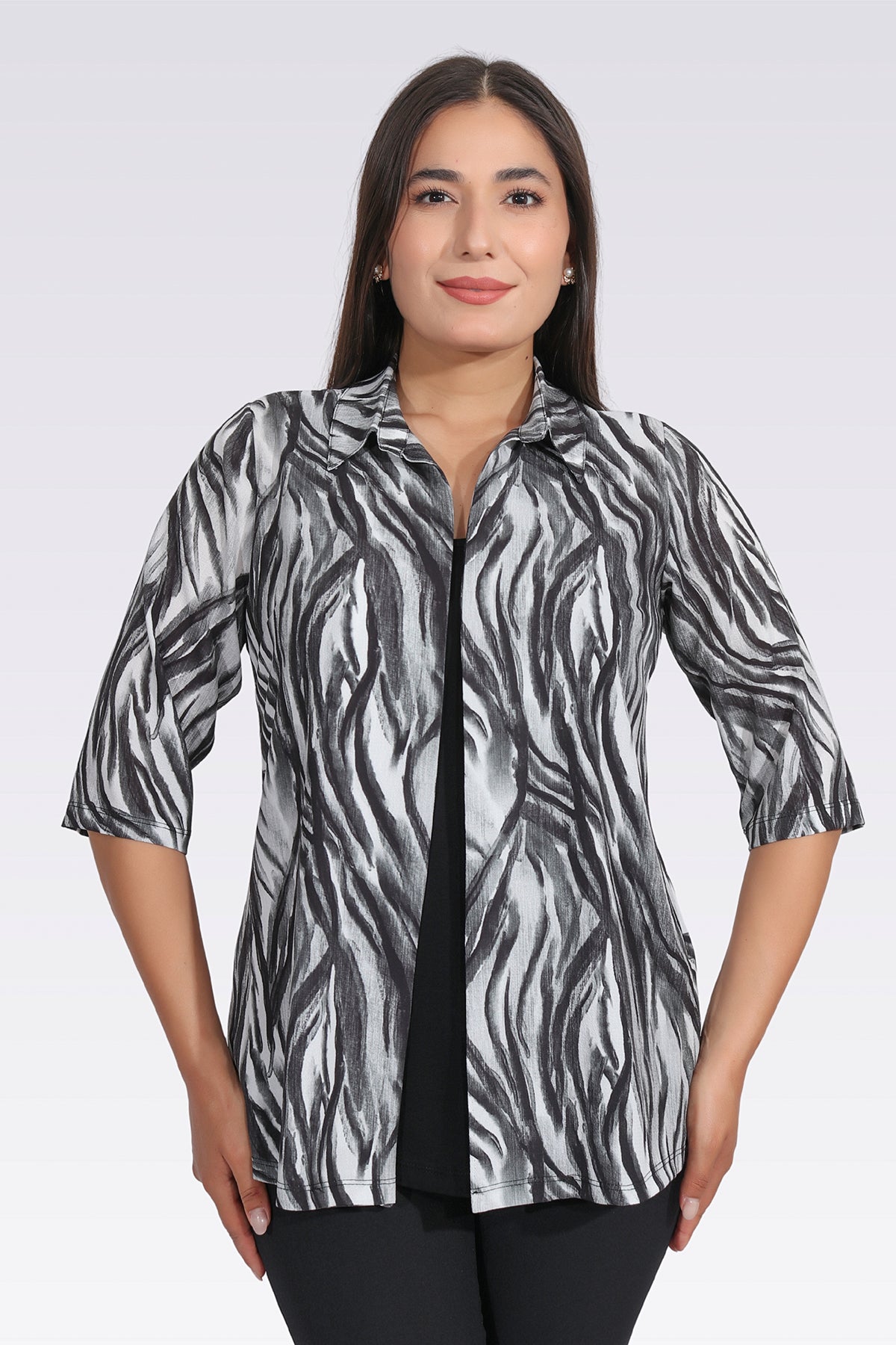 Tolga Saraçoğlu Kadın Bluz - Minimalist Zebra Desenli 3/4 Kol Oversize Translation missing: ar.content.product_image_main