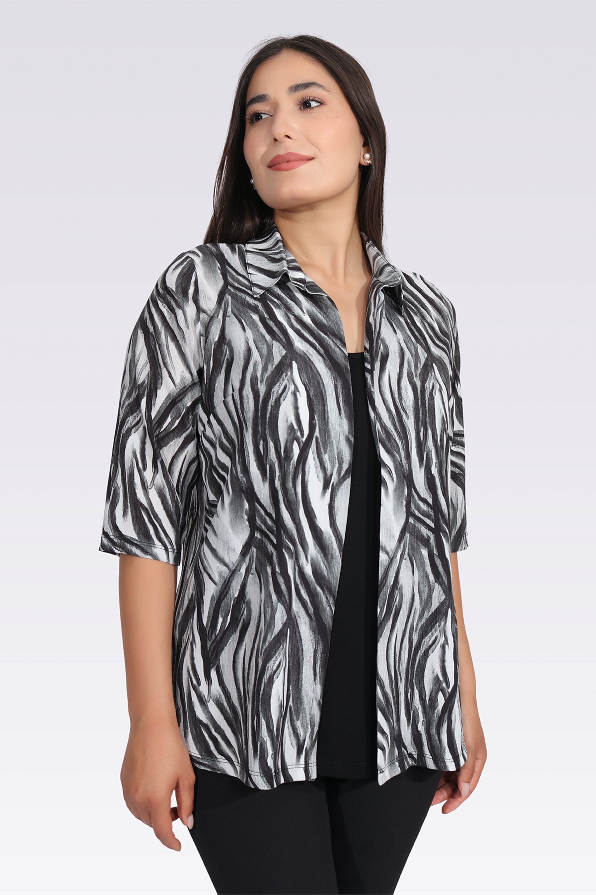 Tolga Saraçoğlu Kadın Bluz - Minimalist Zebra Desenli 3/4 Kol Oversize