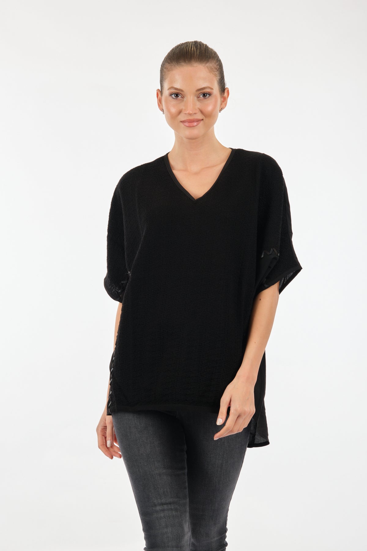 Twomail Oversize V Yaka Kadın Bluz - Kısa Kol Minimalist Günlük