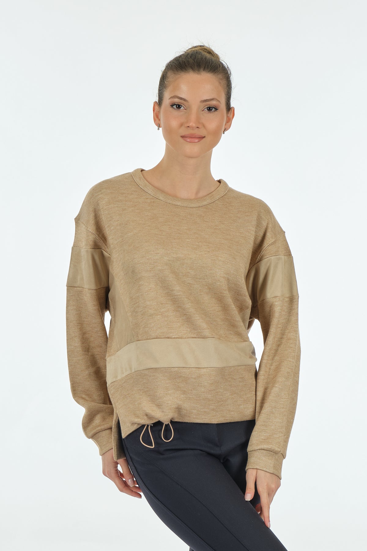 Vedi Minimalist Oversize Uzun Kol Kadın Sweatshirt - Rahat ve Şık Translation missing: ar.content.product_image_main