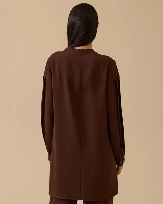 سترة بتفاصيل على الأكمام