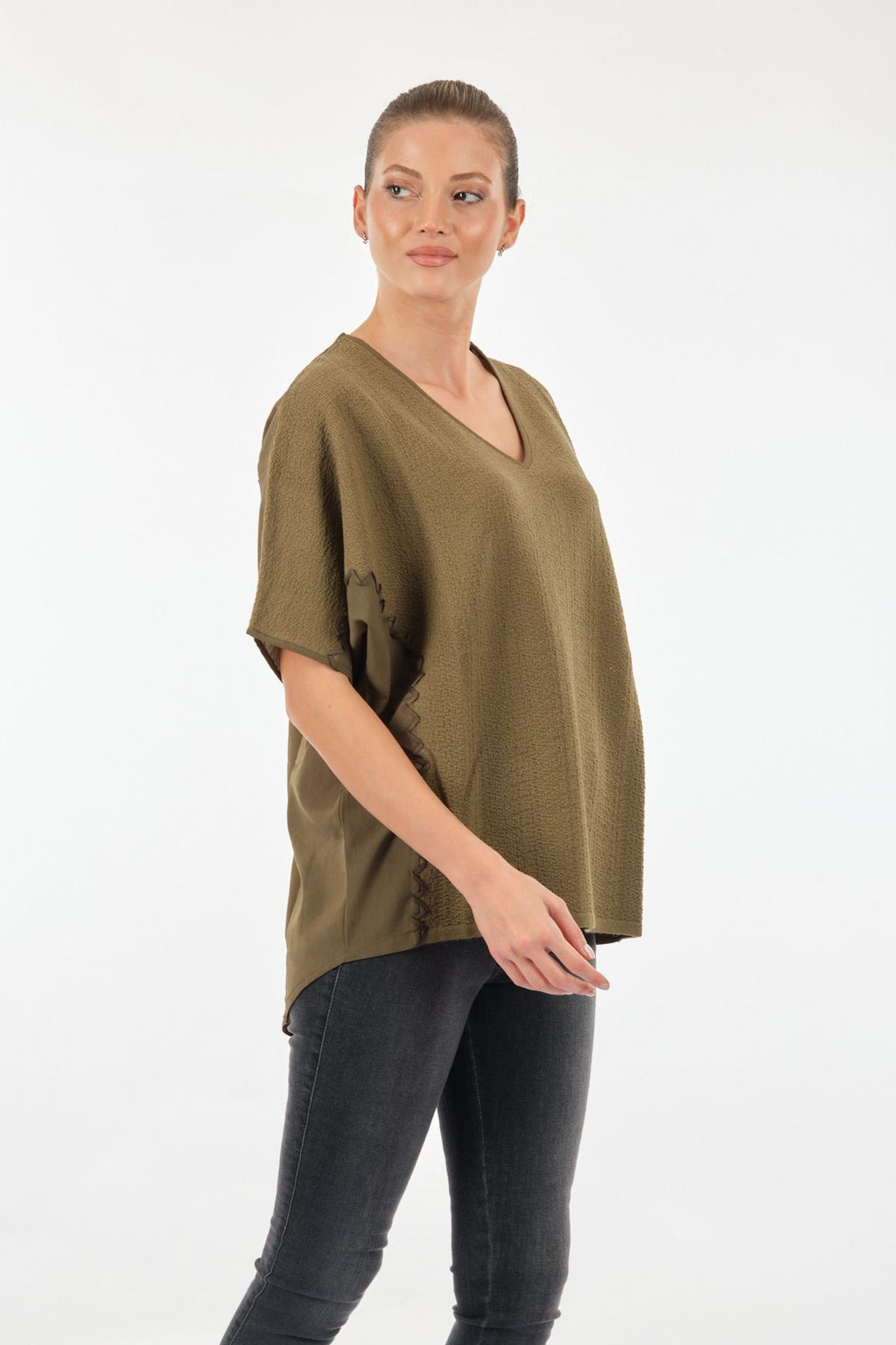 Twomail Oversize V Yaka Kadın Bluz - Kısa Kol Minimalist Günlük