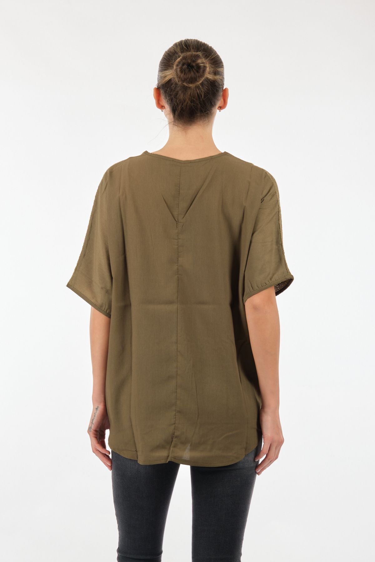 Twomail Oversize V Yaka Kadın Bluz - Kısa Kol Minimalist Günlük