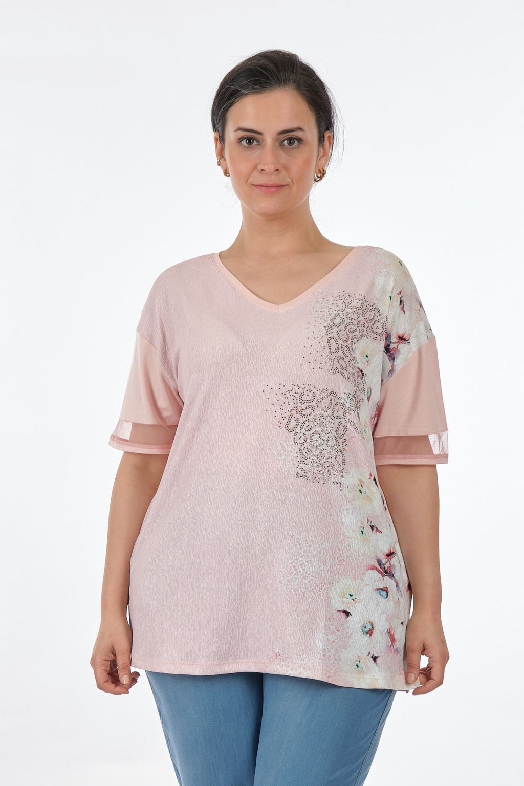 Twomail Oversize V Yaka Çiçek Desenli Kadın Tişört - Rahat ve Şık
