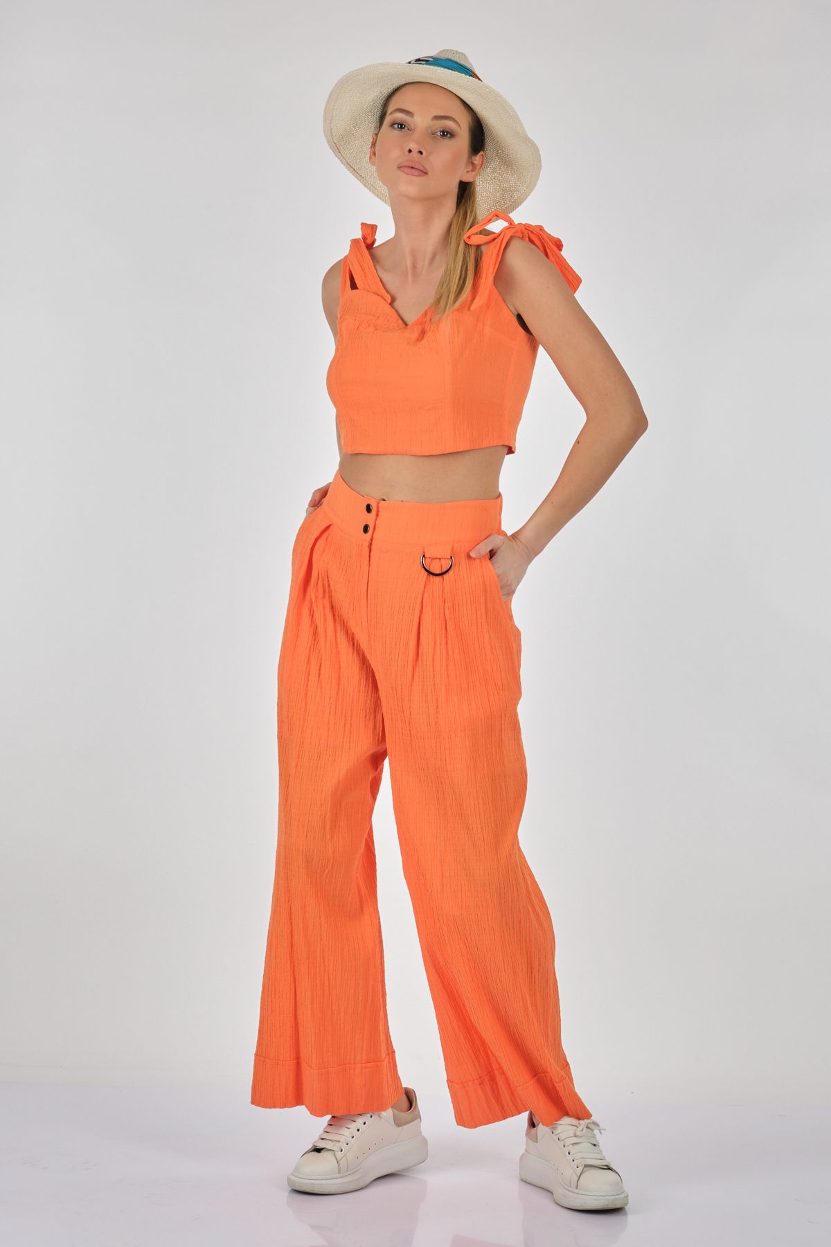 Unique Mode Minimalist Crop Bluz & Geniş Paça Pantolon Takım - Yazlık
