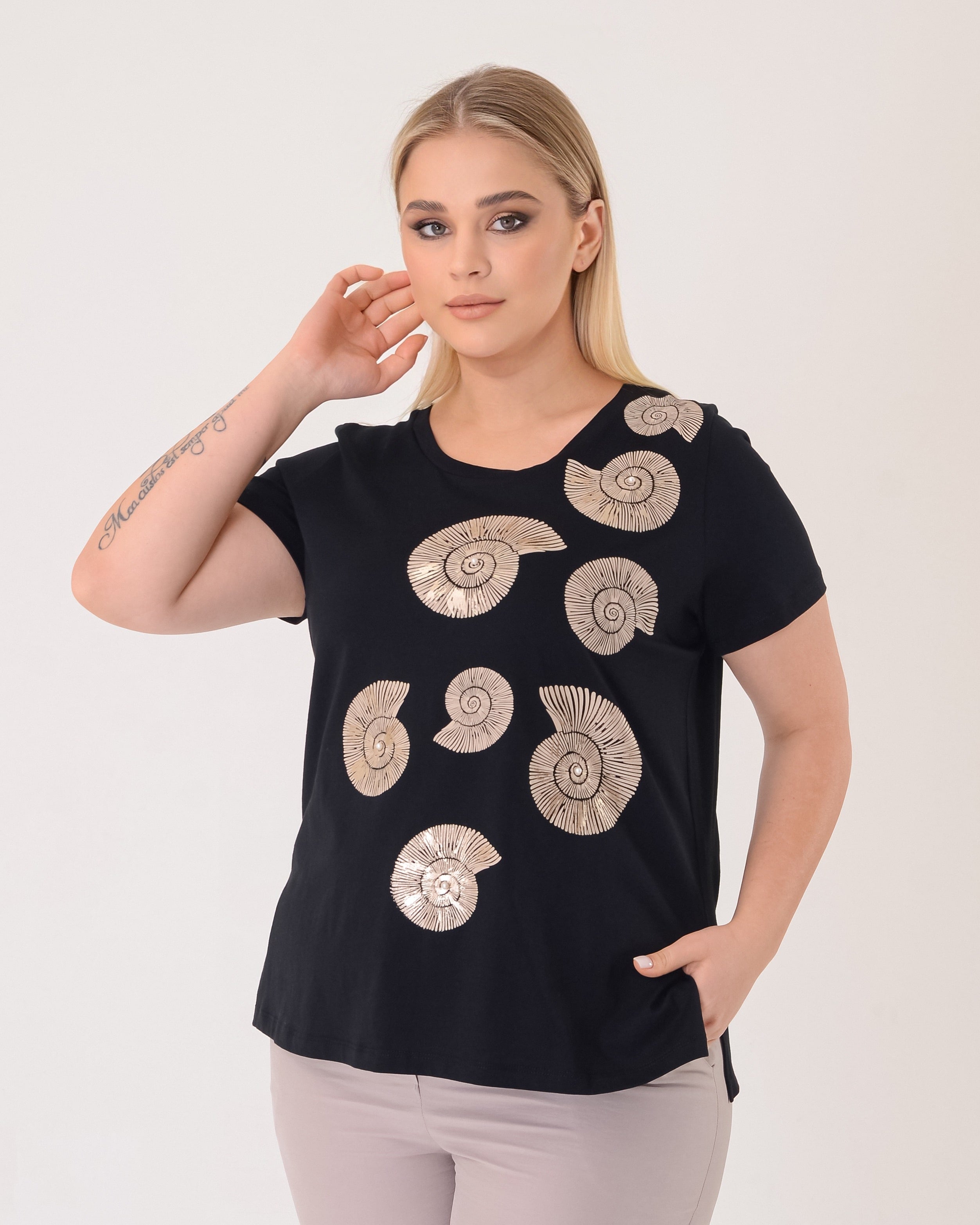 Vedi Büyük Beden Bisiklet Yaka Kısa Kollu Baskı Ve İnci Detaylı Kadın T-Shirt 25YXD5014 Translation missing: ar.content.product_image_main