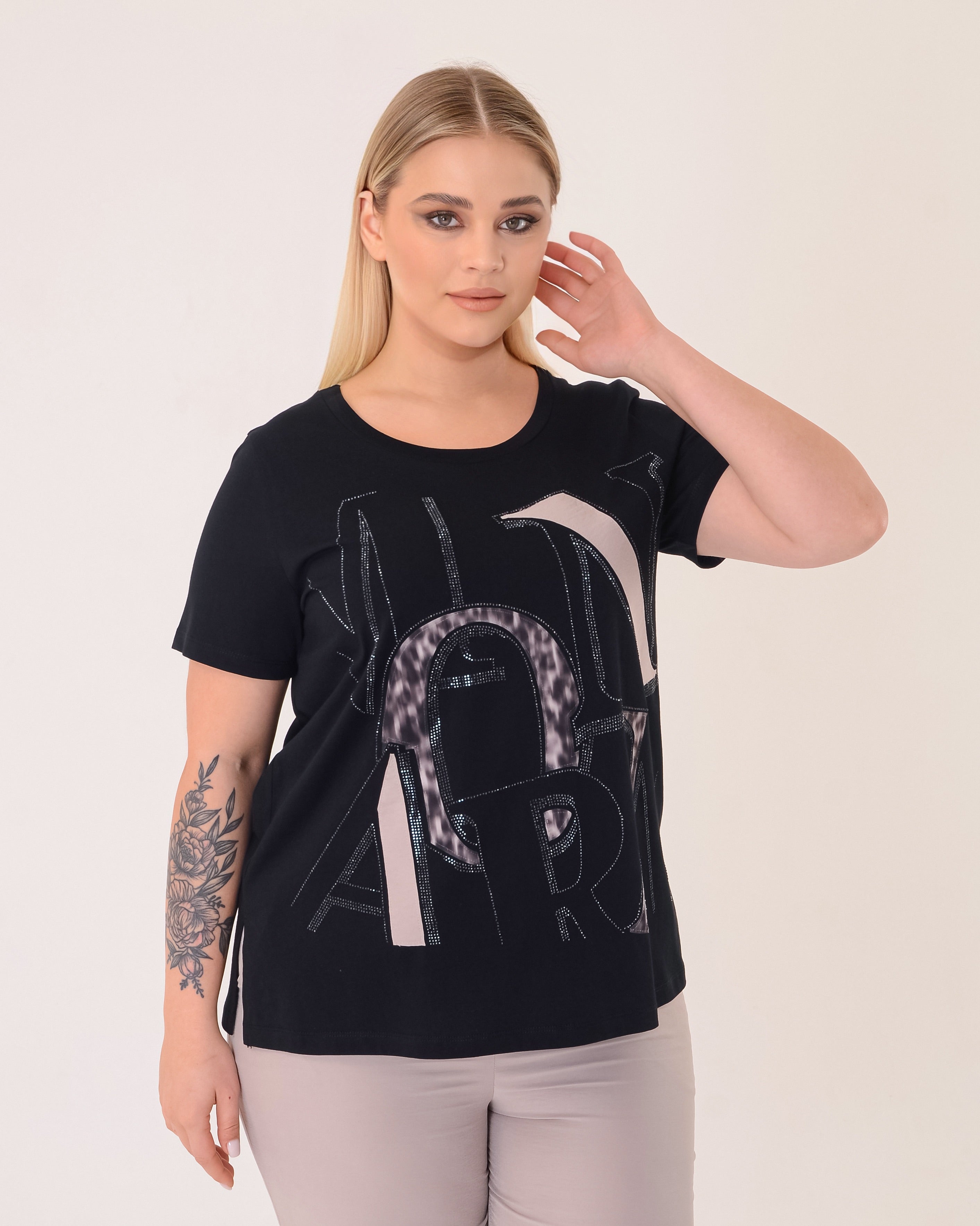Vedi Büyük Beden Yuvarlak Yaka Kısa Kollu Yazı Detaylı Kadın T-Shirt 25YXD5015 Translation missing: ar.content.product_image_main