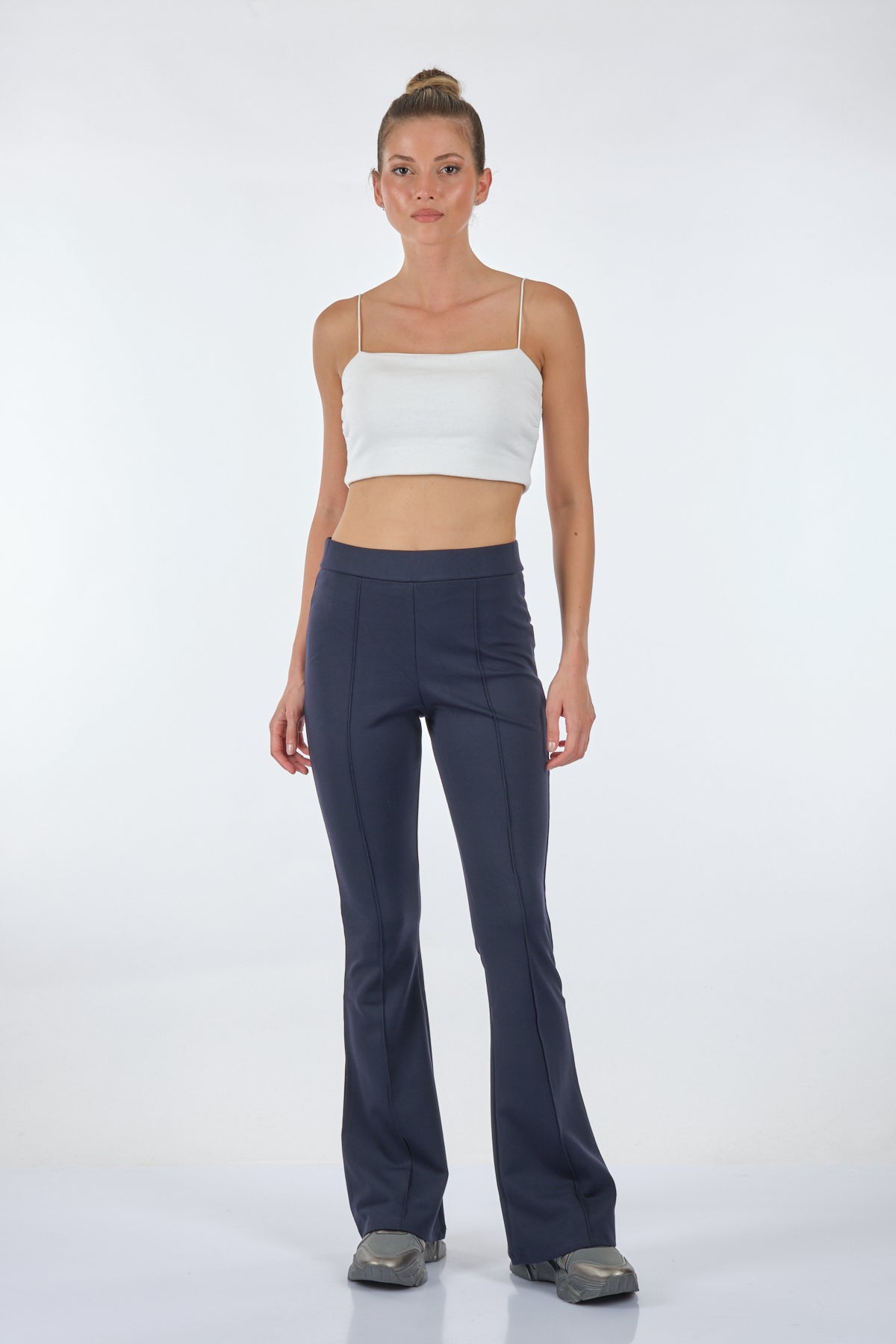 Vedi Minimalist Midi Flared Pantolon - Günlük & Şık Kombinler Translation missing: ar.content.product_image_main