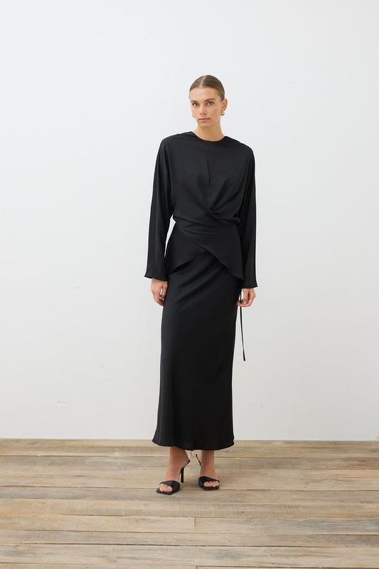 متجر فيكتوريا للخياطة، طقم تنورة برباط من الساتان