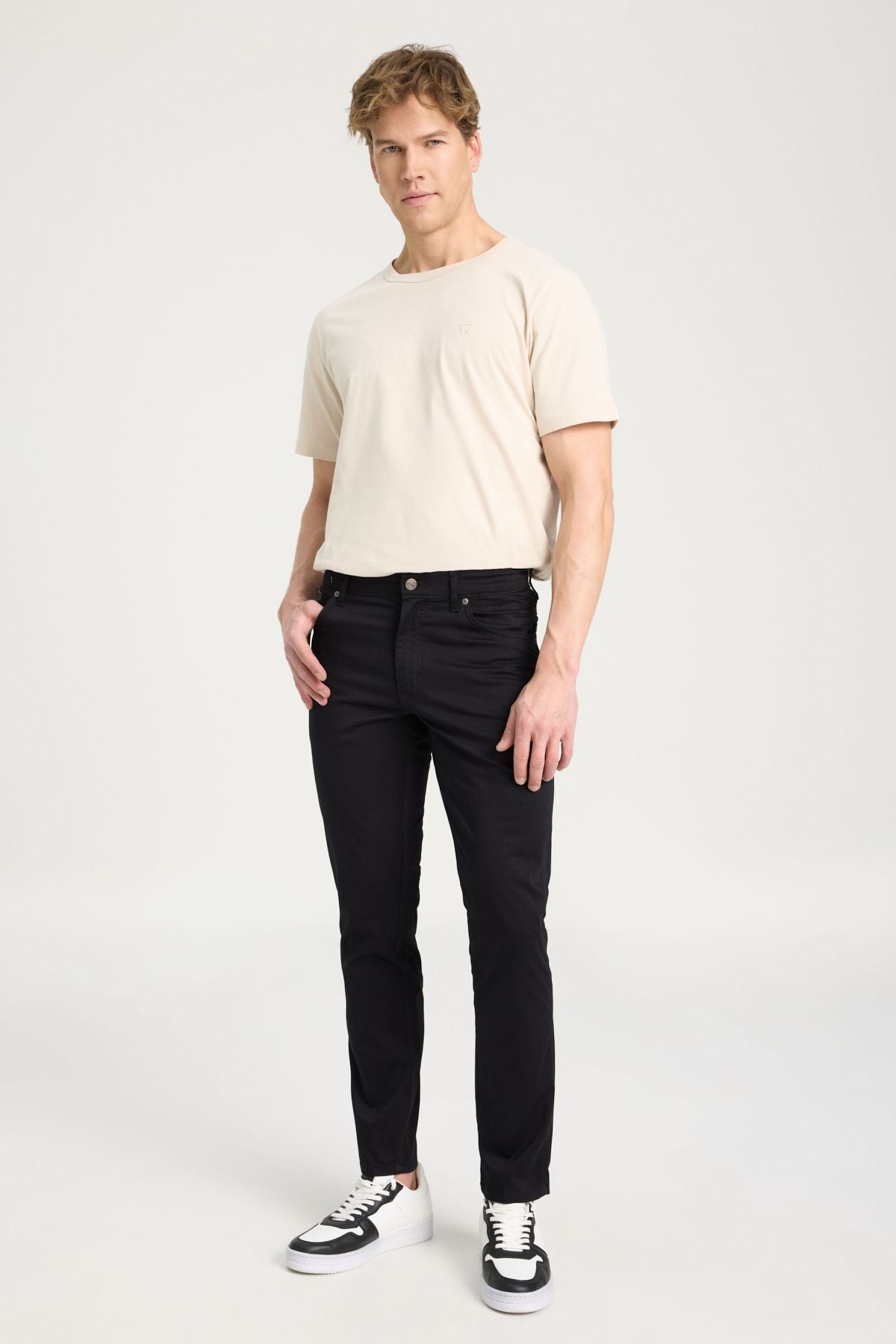Wrangler Slim Fit Erkek Pantolon - Minimalist Tarz Günlük Kullanım Translation missing: tr.content.product_image_secondary