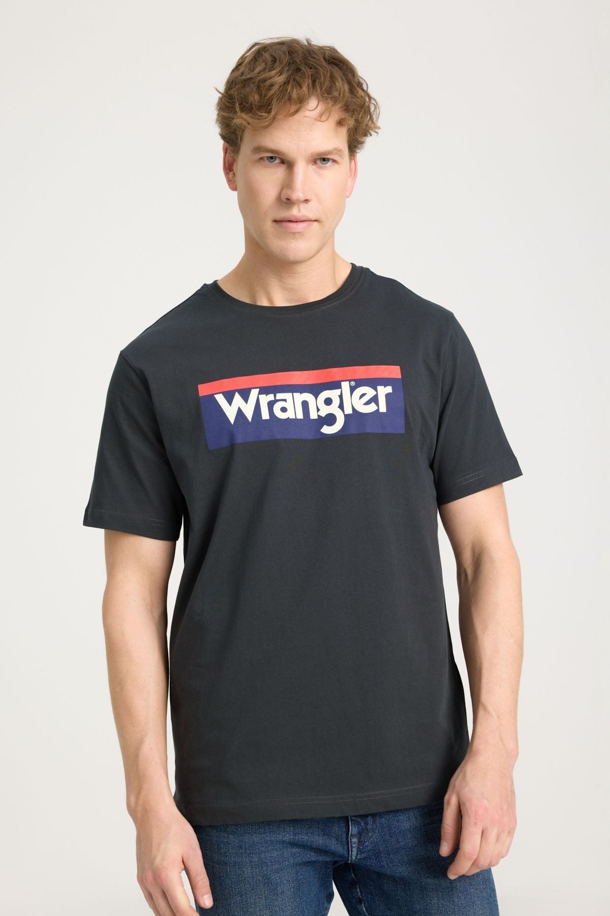 Wrangler Oversize Erkek T-Shirt - Kısa Kol - Minimalist Tarz Translation missing: tr.content.product_image_main
