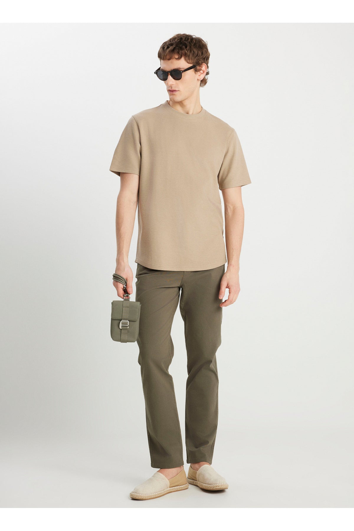 Wrangler Oversize Erkek T-Shirt - Minimalist Stil - Kısa Kol - Günlük Translation missing: tr.content.product_image_secondary