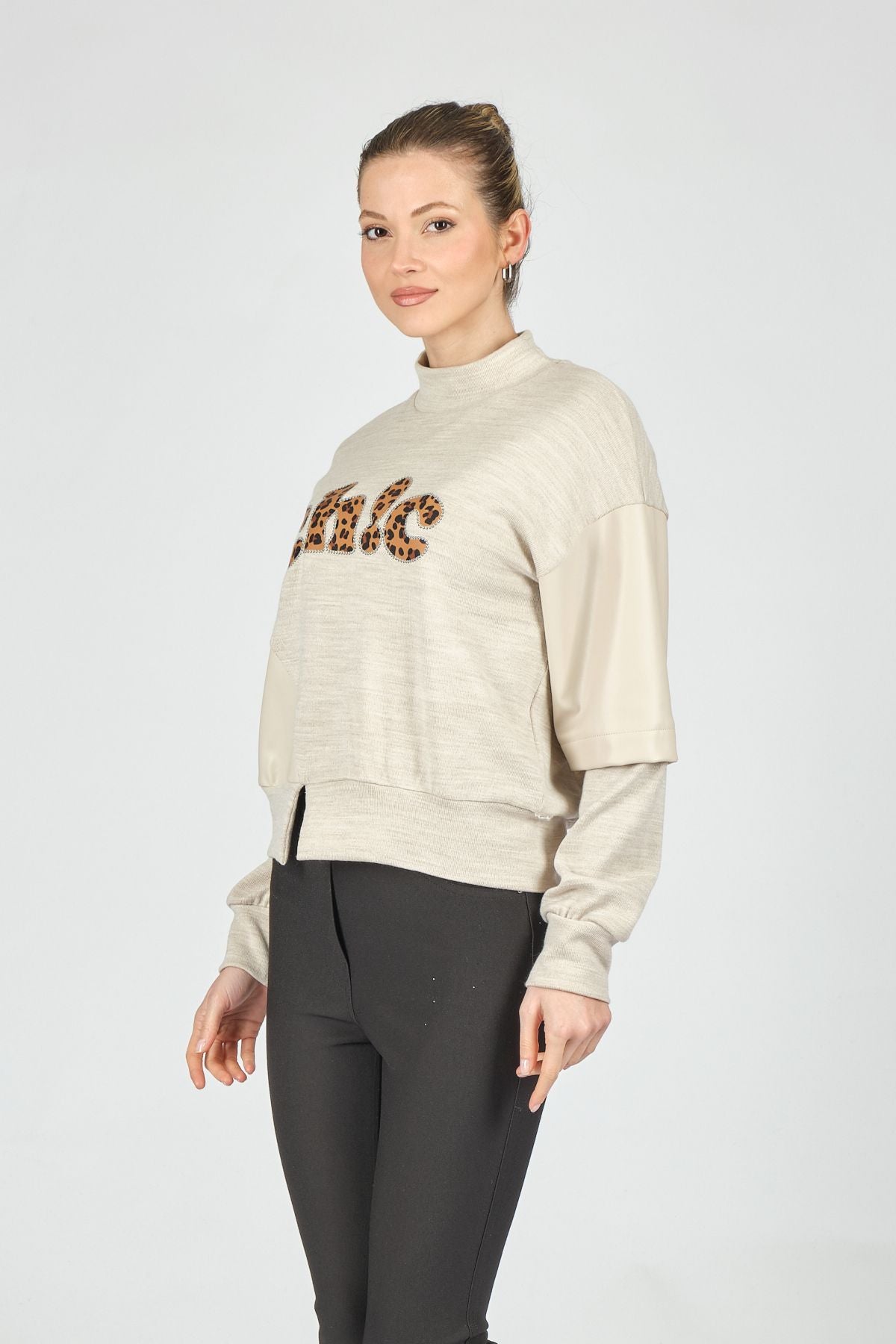 Ysatis Minimalist Leopar Desenli Oversize Uzun Kol Crop Kadın Bluz