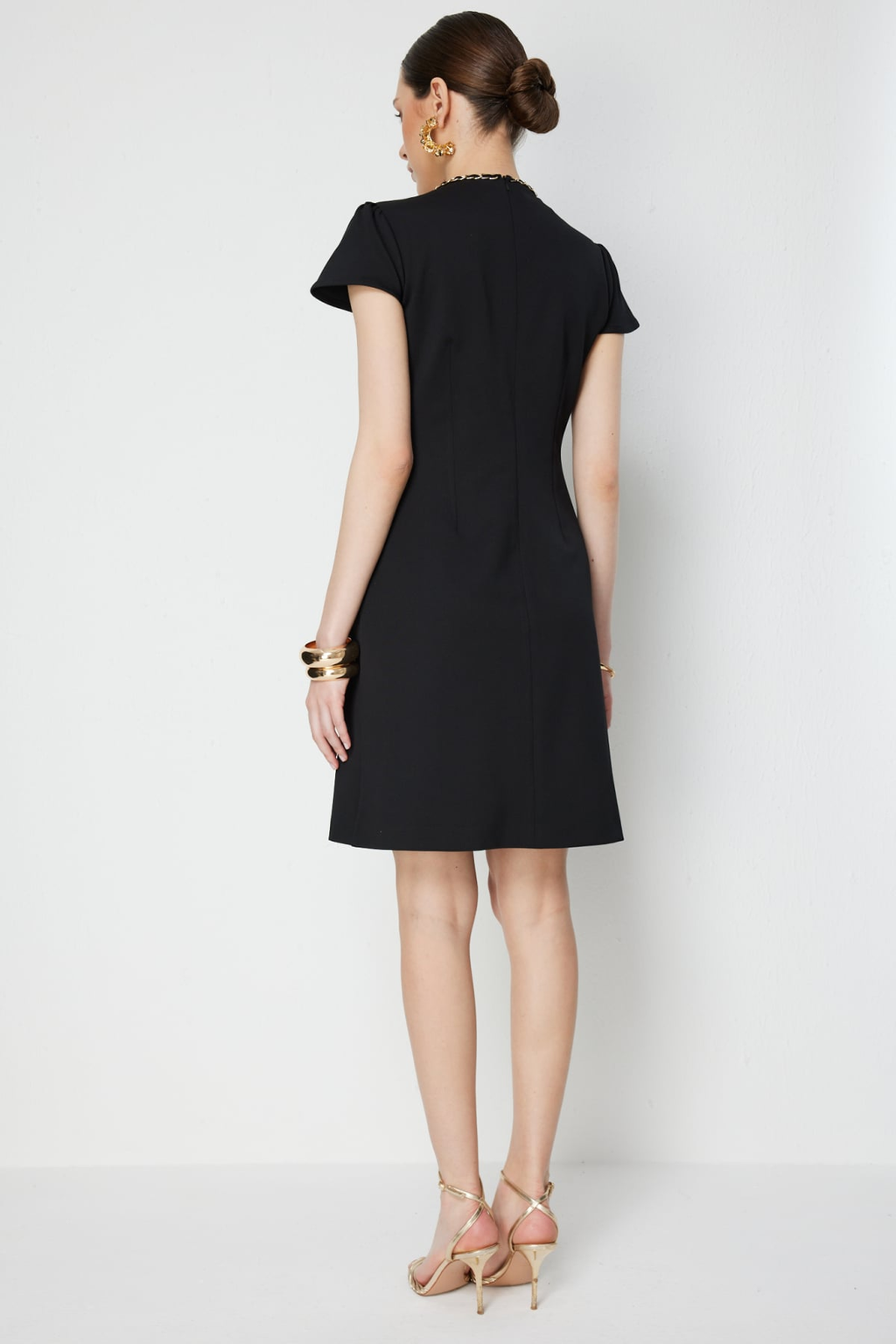 Zincir Detaylı V Yaka Midi Elbise Ekol